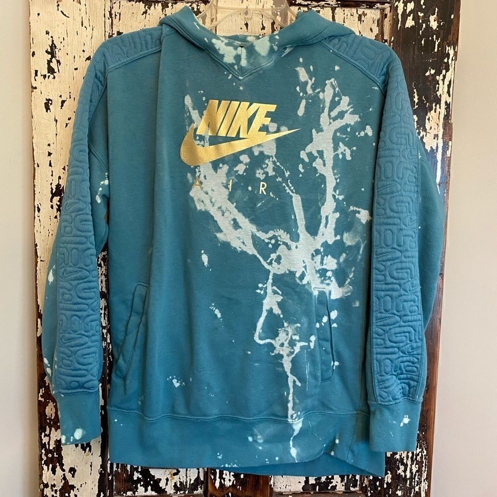 Customized Nike w Gold graphics hoodie EUC. Size S